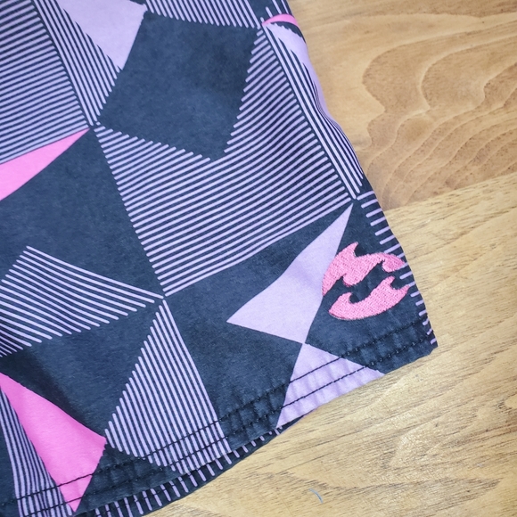 Billabong Shorts - Picture 2 of 12